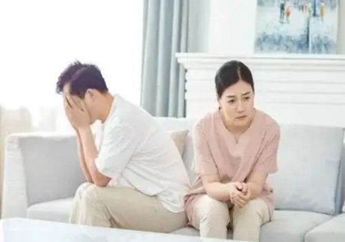 侵占老人财产拒不交还怎么办